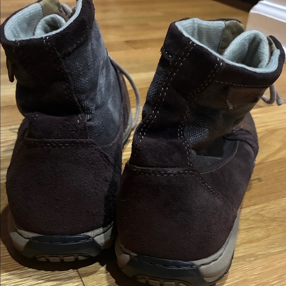 Columbia Brown Leather Chukka Boots